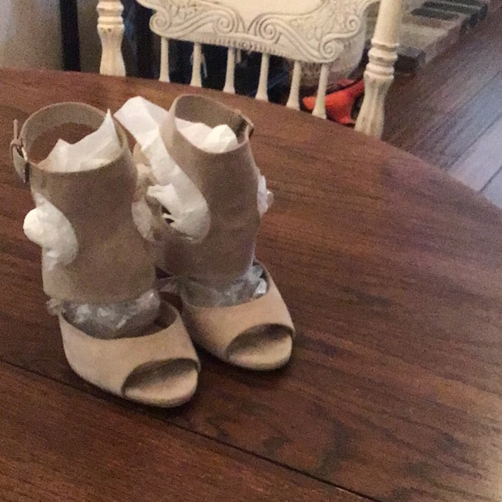 Miu Miu Suede Wedges💥💥💥💥SUPER SALE💥💥💥